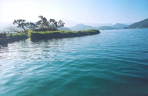 臺(tái)灣日月潭：霧薄如沙 水波漣漣圖片